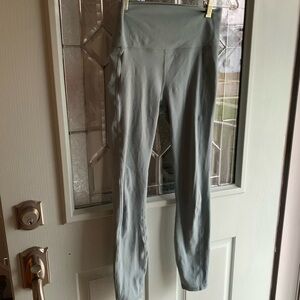 51. Size XS VUORI Seafoam Studio Pocket Leggings